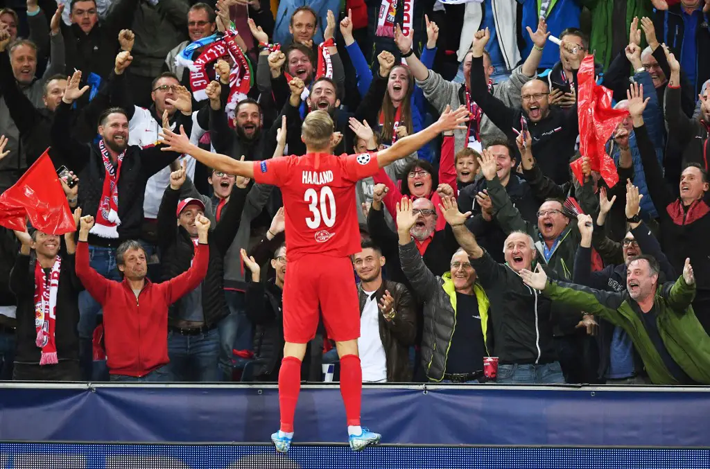 Salzburg's Norwegian forward Erling Braut Haland celebrates scoring the second goal during the UEFA Champions League Group E football match Salzburg v Genk in Salzburg, Austria, on September 17, 2019. (Photo by JOE KLAMAR / AFP)