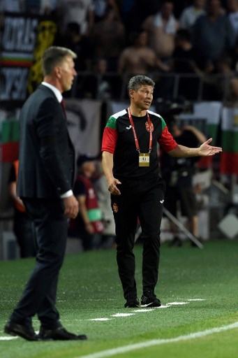 Bulgaria's head coach Krasimir Balakov gestures from the sidelines during the UEFA Euro 2020 qualifier Group A football match Czech Republic against Bulgaria on June 7, 2019 in Prague, Czech Republic. (Photo by Michal CIZEK / AFP)
