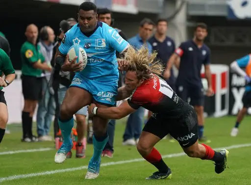 Montpellier's Fijian wing Timoci Nagusa (L) vies with Toulouse's South African centre Werner Kok during the French Top 14 rugby union match between Montpellier and Toulouse on October 19, 2019 at the GGL stadium in Montpellier, southern France. (Photo by PASCAL GUYOT / AFP)