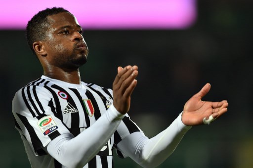 Juventus' defender from France Patrice Evra celebrates after the Italian Serie A football match between Palermo and Juventus on November 29, 2015 at the Renzo Barbera stadium in Palermo.  AFP PHOTO / GABRIEL BOUYS (Photo by GABRIEL BOUYS / AFP)
