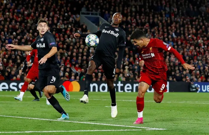 Liverpool's Roberto FirHno shoHs at goal