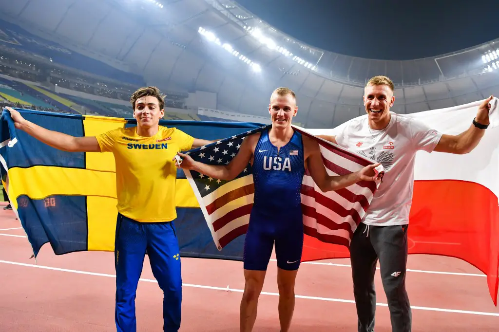 (L-R) Second placed Sweden's Armand Duplantis, winner USA's Sam Kendricks and third placed Poland's Piotr Lisek pose after the Men's Pole Vault final at the 2019 IAAF Athletics World Championships at the Khalifa International stadium in Doha on October 1, 2019. (Photo by ANDREJ ISAKOVIC / AFP)
