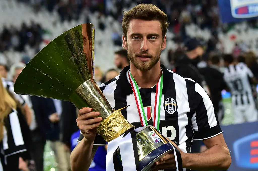 Juventus' midfielder Claudio Marchisio poses with the Italian League's trophy during a ceremony following the Italian Serie A football match Juventus vs Napoli on May 23, 2015 at the Juventus stadium in Turin. Juventus won the Coppa Italia on May 20, 2015 and the Italian League today after their 3-1 victory over Napoli.     AFP PHOTO / GIUSEPPE CACACE (Photo by GIUSEPPE CACACE / AFP)