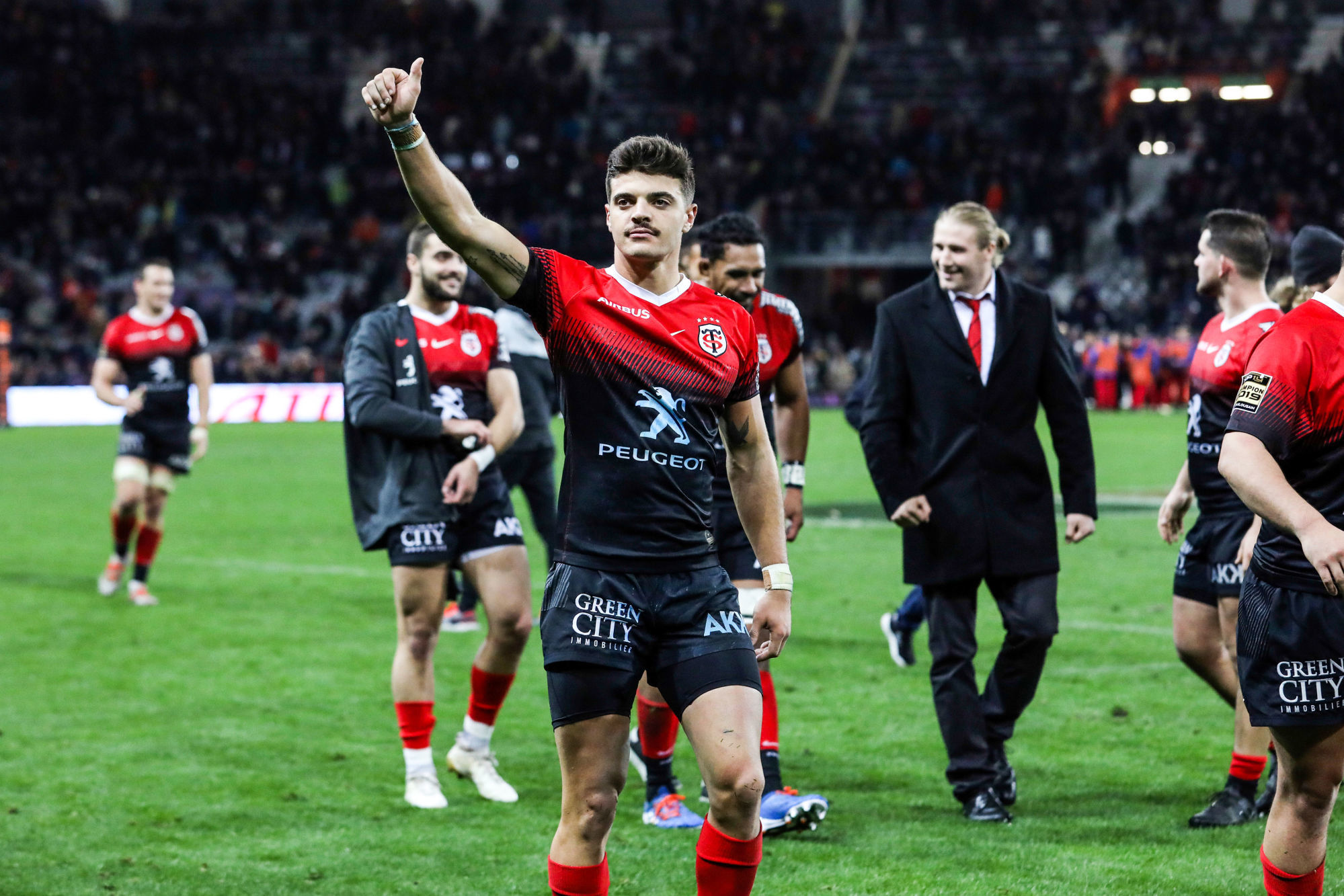 Romain NTAMACK of Toulouse celebrates victory during the Top 14 match between Toulouse and Clermont at Stade Ernest-Wallon on November 9, 2019 in Toulouse, France. (Photo by Manuel Blondeau/Icon Sport) - Romain NTAMACK - Stade Ernest-Wallon - Toulouse (France)