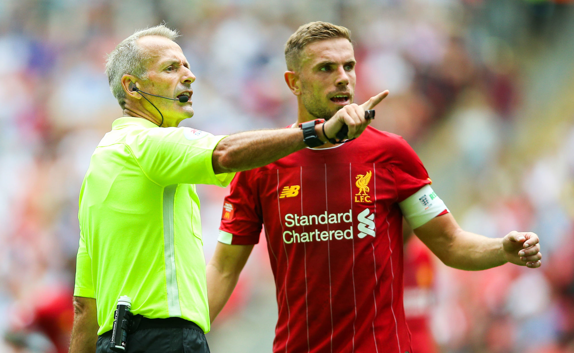 Liverpool's Jordan Henderson (right) appeals to match referee Martin Atkinson for a VAR decision during the Community Shield match at Wembley Stadium, London. On August 4th, 2019. Photo : PA Images / Icon Sport