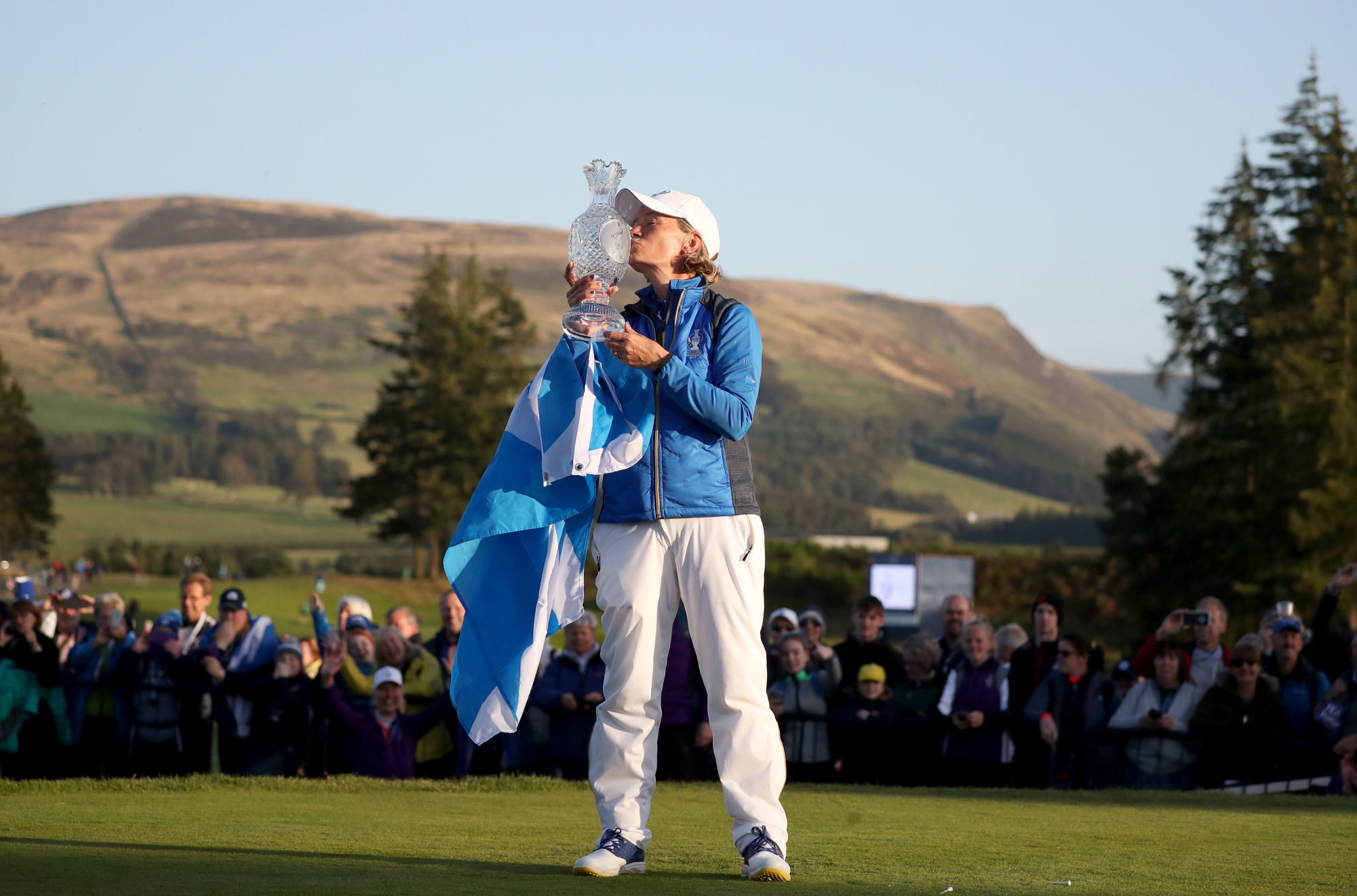 Team Europe captain Catriona Matthew with the trophy after winning the 2019 Solheim Cup at Gleneagles Golf Club, Auchterarder. 

Photo by Icon Sport - Catriona MATTHEW - Gleneagles Golf Club - Auchterarder (Ecosse)