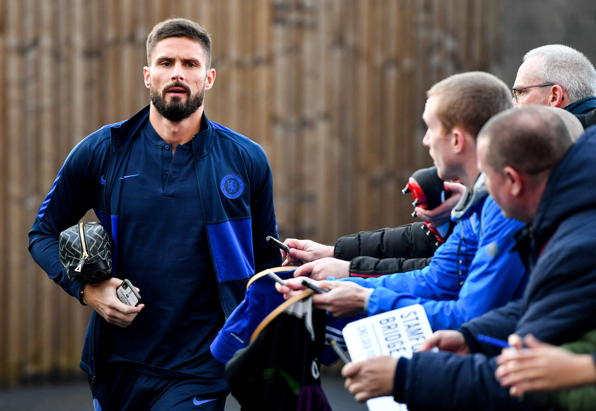 Chelsea's Olivier Giroud arrives for the Premier League match at Turf Moor, Burnley. 

Photo by Icon Sport - Olivier GIROUD - Turf Moor - Burnley (Angleterre)