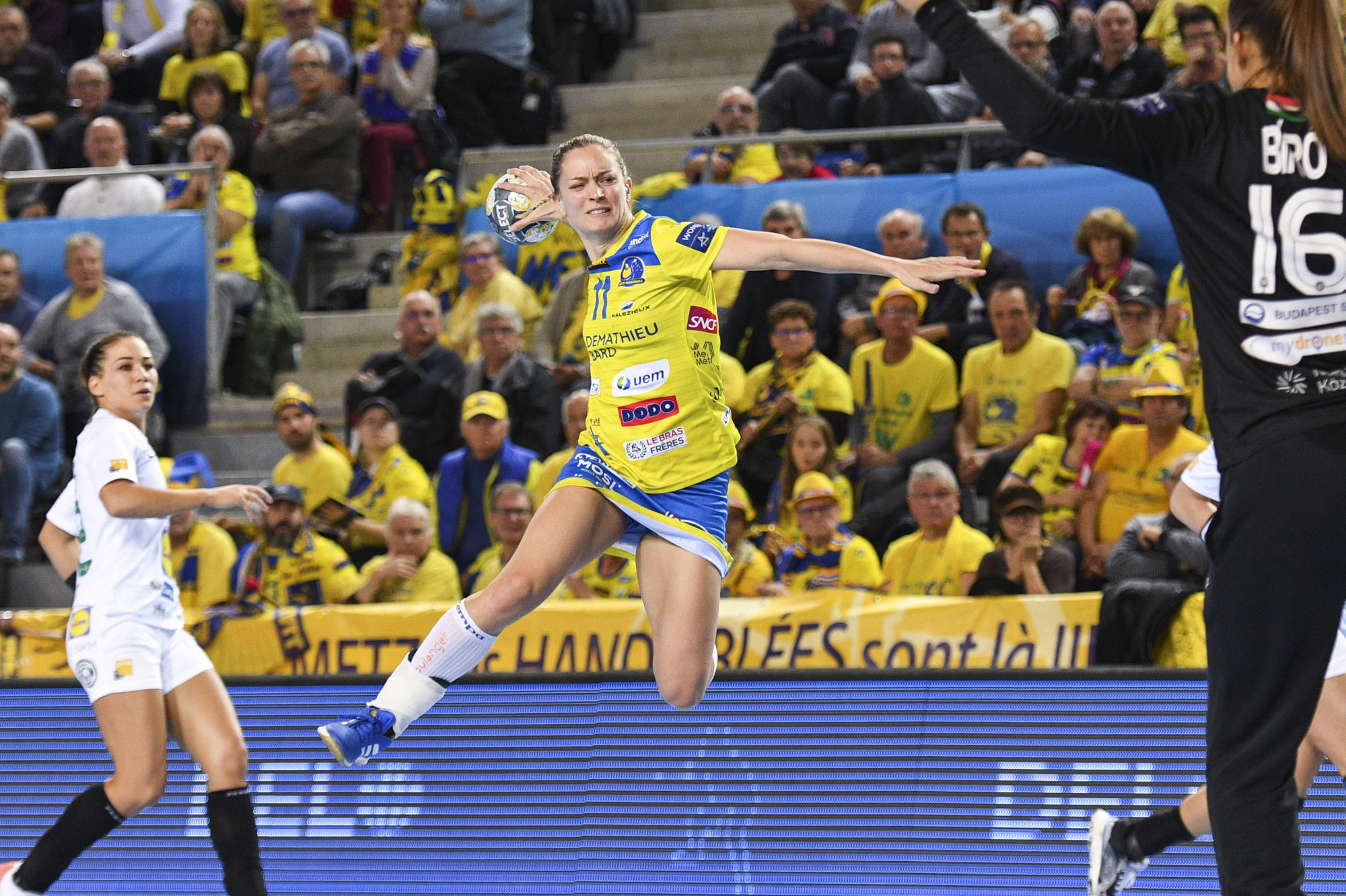 Manon HOUETTE of Metz during the Women's Champions League, Group A match between Metz Handball and FTC - Rail Cargo Hungarian on November 16, 2019 in Metz, France. (Photo by Aude Alcover/Icon Sport) - Palais Omnisports Les Arenes Metz - Metz (France)