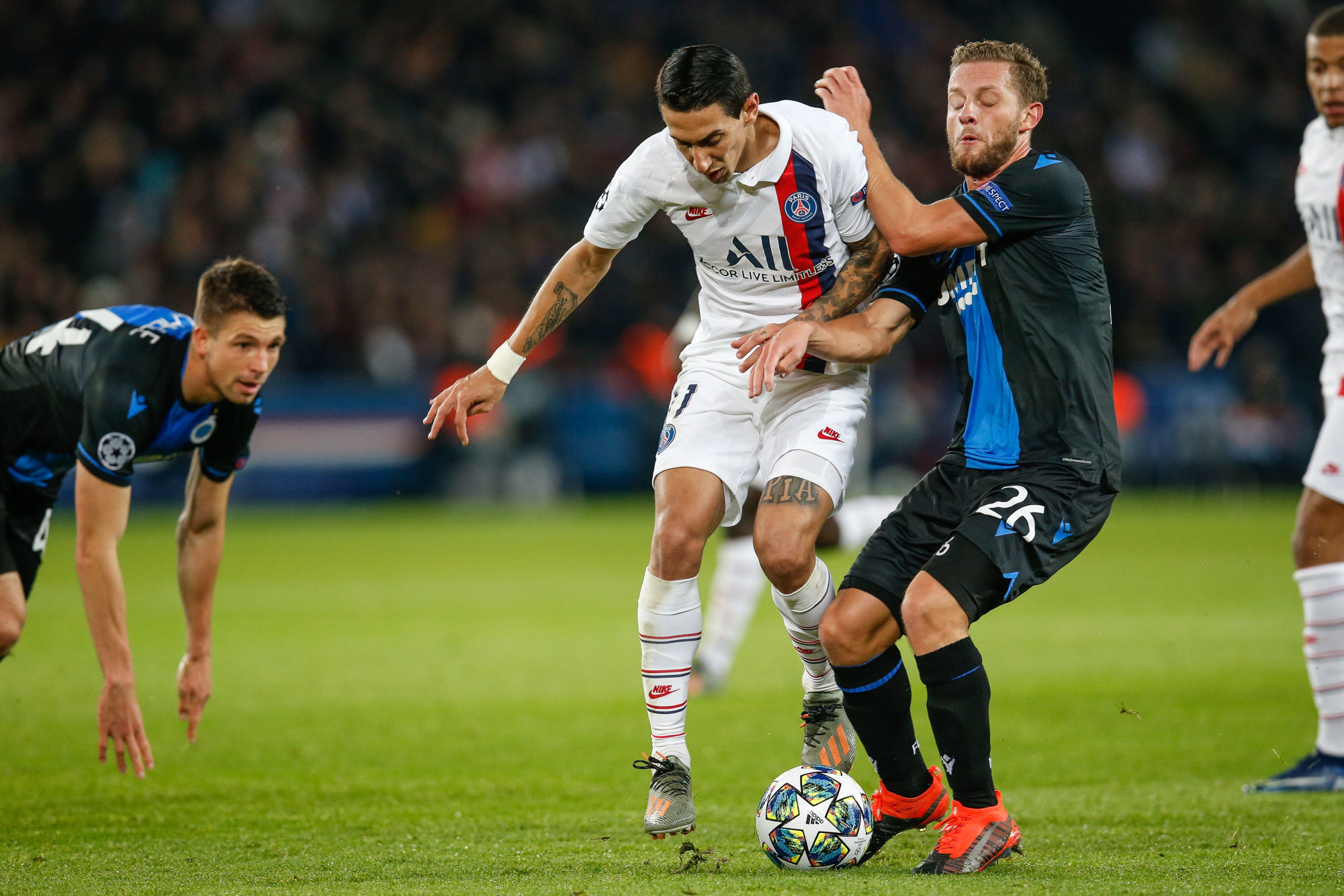 PSG's Angel Di Maria and Club's Mats Rits fight for the ball during the match between French club Paris Saint-Germain Football Club and Belgian soccer team Club Brugge KV, Wednesday 06 November 2019 in Paris, France, on day four in Group A, in the first round of the UEFA Champions League. BELGA PHOTO BRUNO FAHY 

Photo by Icon Sport - Angel DI MARIA - Mats RITS - Parc des Princes - Paris (France)