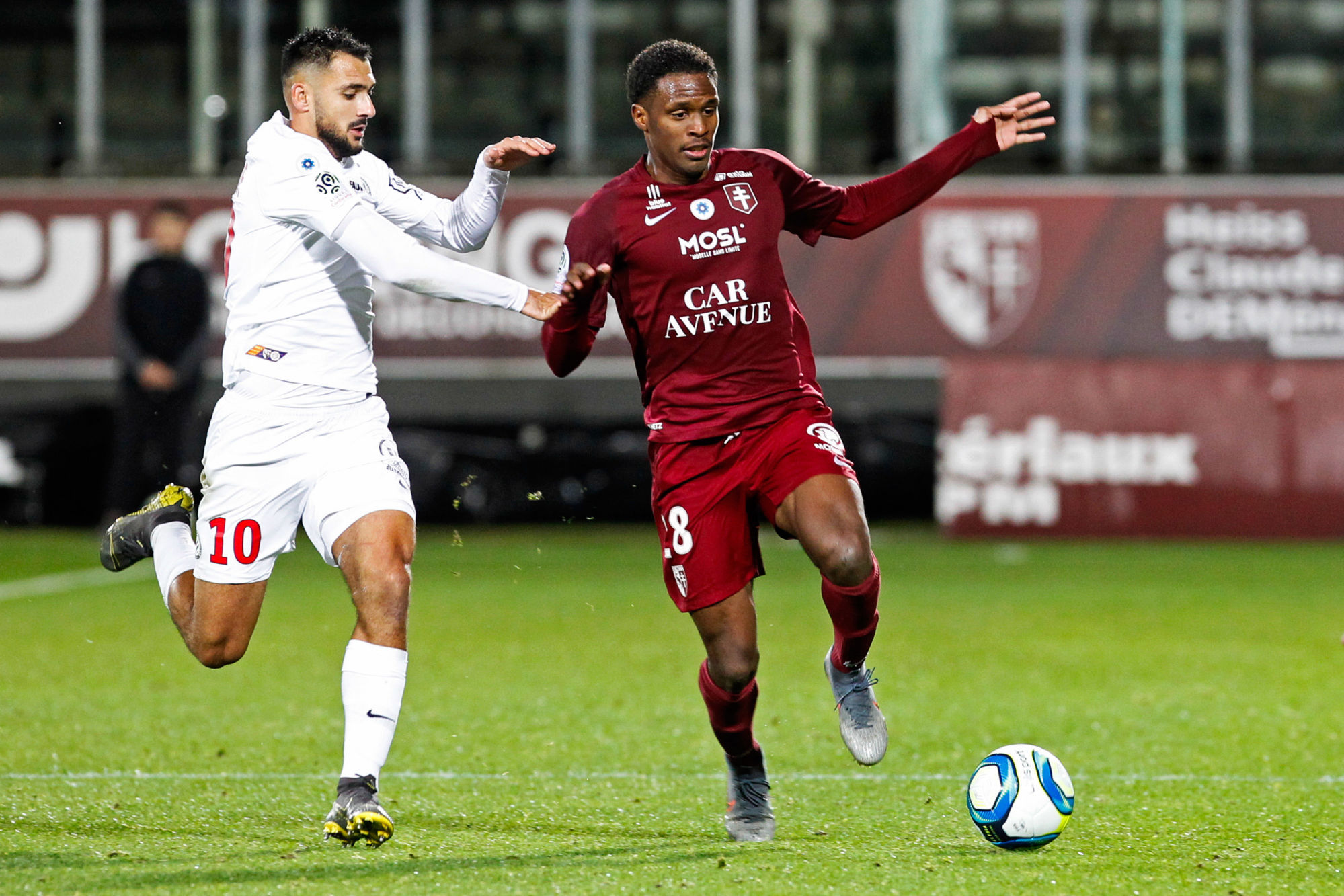 Gaetan Laborde of Montpellier and Manuel Cabit of Metz during the Ligue 1 match between FC Metz and Montpellier HSC at Stade Saint-Symphorien on November 2, 2019 in Metz, France. (Photo by Fred Marvaux/Icon Sport) - Gaetan LABORDE - Manuel CABIT - Stade Saint-Symphorien - Metz (France)