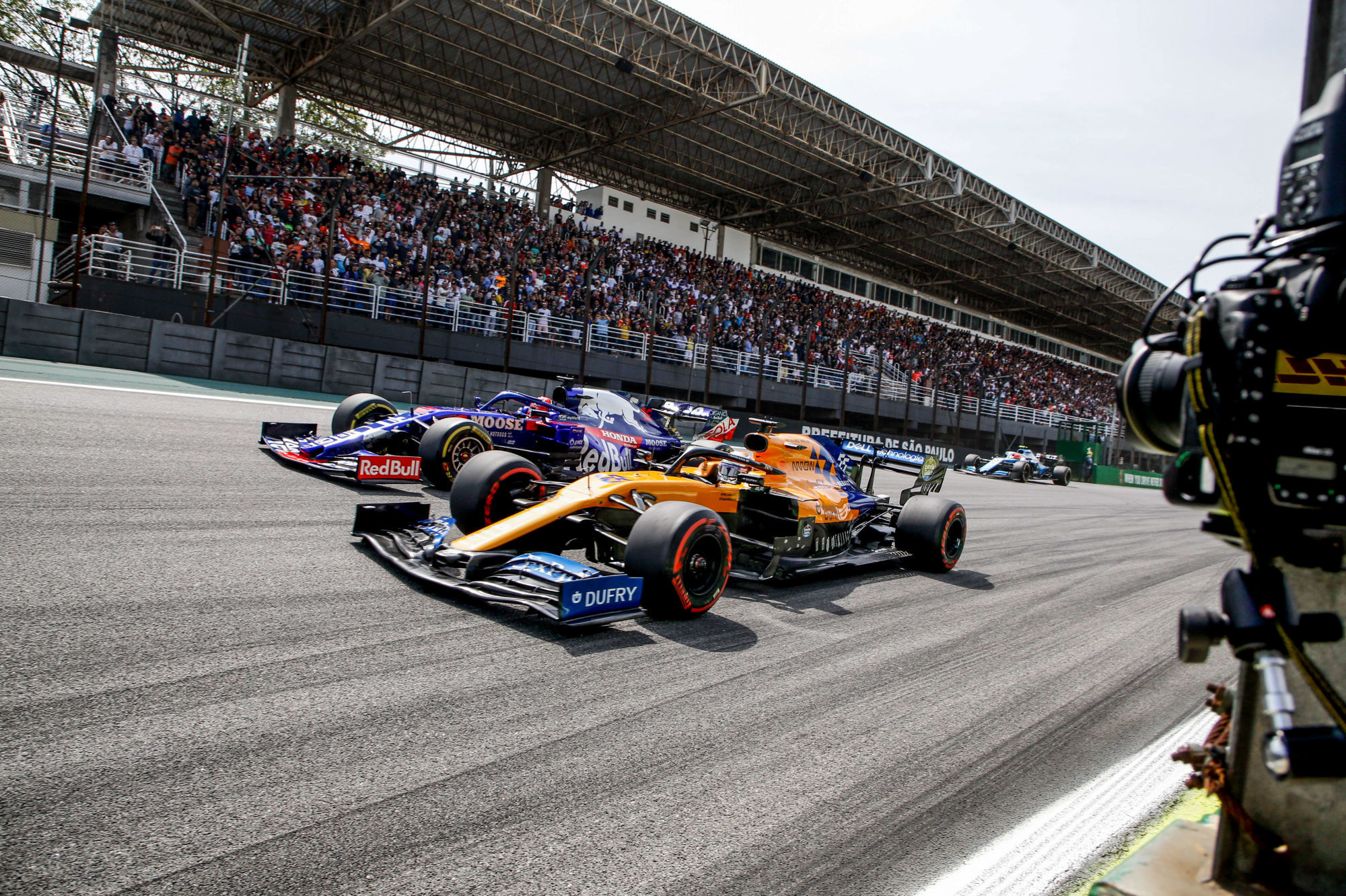 Motorsports: FIA Formula One World Championship 2019, Grand Prix of Brazil, 
#10 Pierre Gasly (FRA, Red Bull Toro Rosso Honda), 
#55 Carlos Sainz jr. (ESP, McLaren F1 Team),  *** Local Caption *** +++ www.hoch-zwei.net +++ copyright: HOCH ZWEI +++ 
Photo by Icon Sport - Interlagos - Sao Paulo (Bresil)