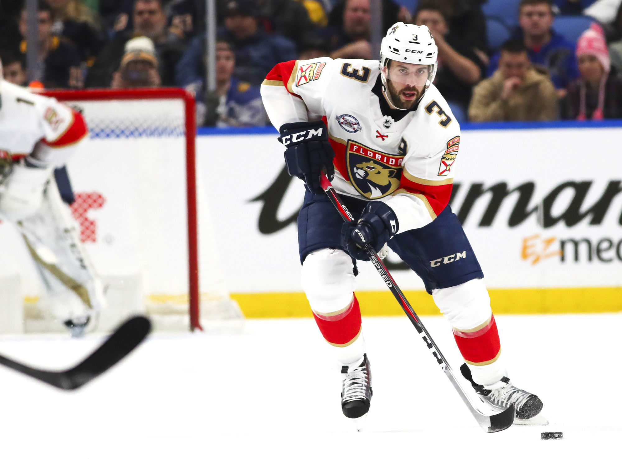 Dec 18, 2018; Buffalo, NY, USA; Florida Panthers defenseman Keith Yandle (3) skates up ice with the puck during the first period against the Buffalo Sabres at KeyBank Center. 
Photo : SUSA / Icon Sport