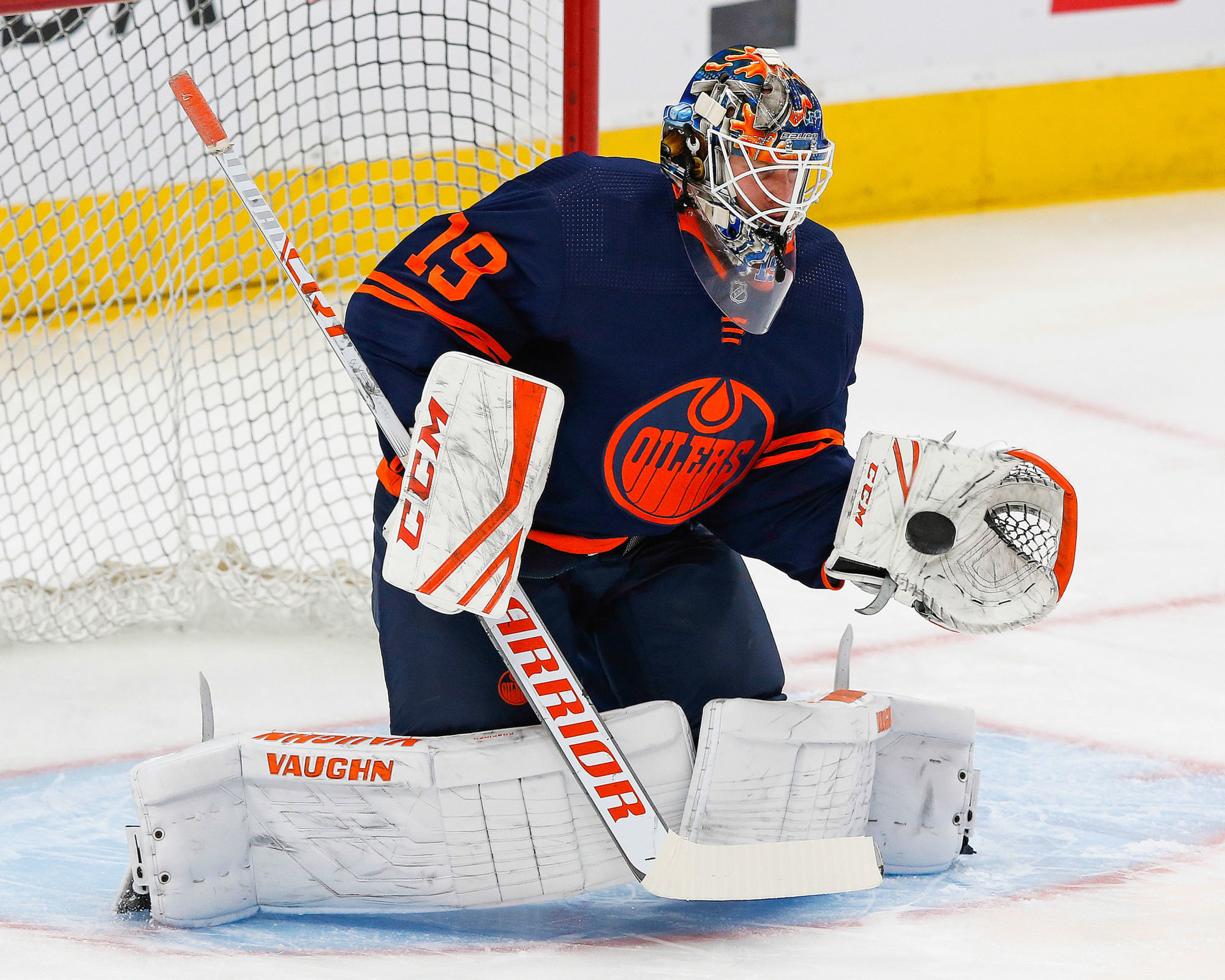 Oct 18, 2019; Edmonton, Alberta, CAN; Edmonton Oilers goaltender Mikko Koskinen (19) makes a save during warmup against the against the Detroit Red Wings at Rogers Place. Mandatory Credit: Perry Nelson-USA TODAY Sports 


Photo by Icon Sport - Mikko KOSKINEN - Rogers Place - Edmonton (Canada)