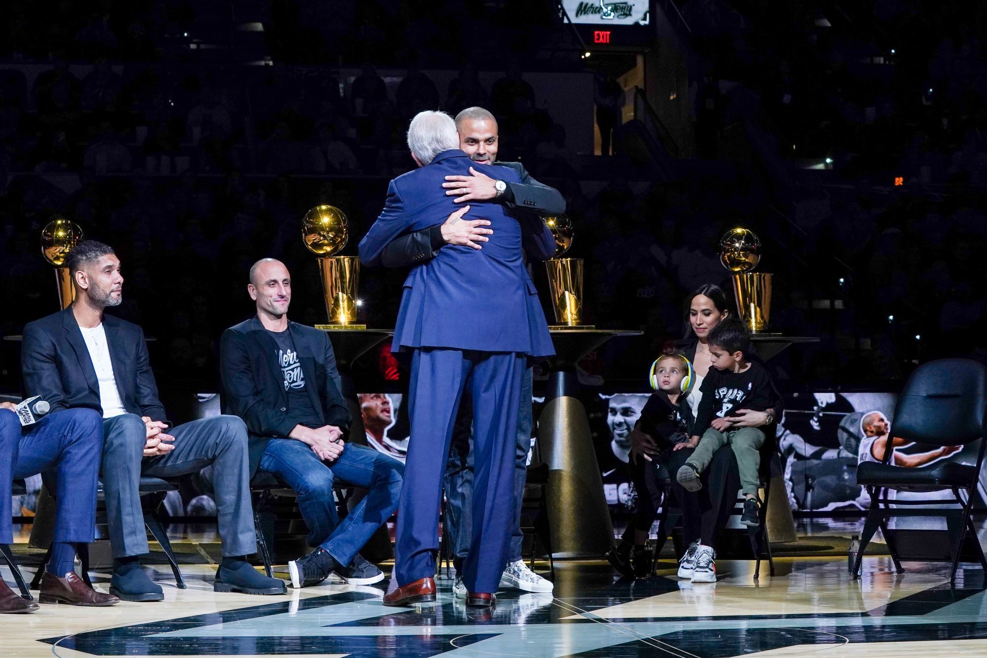 Nov 11, 2019; San Antonio, TX, USA; San Antonio Spurs head coach Gregg Popovich hugs former player Tony Parker during Parker's retirement ceremony at the AT&T Center. Mandatory Credit: Daniel Dunn-USA TODAY Sports/Sipa USA 

Photo by Icon Sport - Gregg POPOVICH - Tony PARKER - AT&T Center - San Antonio (Etats Unis)