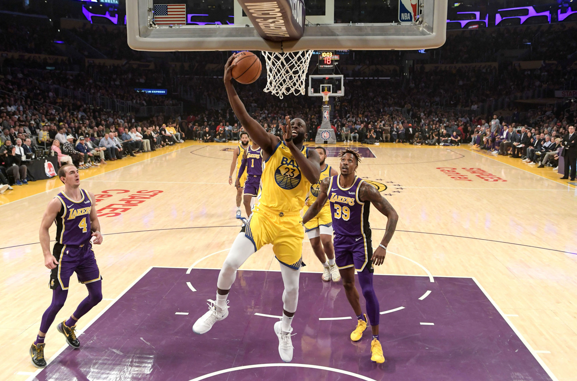 Nov 13, 2019; Los Angeles, CA, USA; Golden State Warriors forward Draymond Green (23) shoots the ball against Los Angeles Lakers guard Alex Caruso (4) and center Dwight Howard (39) watch in the first half at Staples Center. Mandatory Credit: Kirby Lee-USA TODAY Sports/Sipa USA 

Photo by Icon Sport - Draymond GREEN - Alex CARUSO - Dwight HOWARD - Staples Center - Los Angeles (Etats Unis)