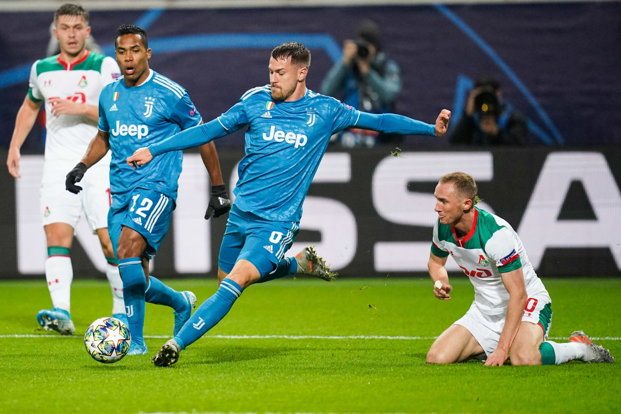 6065985 06.11.2019 Juventus' Aaron Ramsey, centre, controls a ball during the Champions League soccer match between Lokomotiv Moscow and Juventus, in Moscow, Russia. Alexander Vilf / Sputnik 

Photo by Icon Sport - Aaron RAMSEY - RZD Arena - Moscou (Russie)
