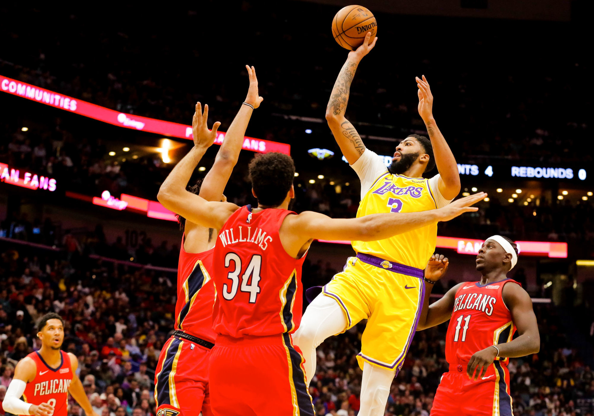 Nov 27, 2019; New Orleans, LA, USA; Los Angeles Lakers forward Anthony Davis (3) shoots over New Orleans Pelicans guard Jrue Holiday (11) and guard Kenrich Williams (34) and center Jaxson Hayes (10) during the first quarter at the Smoothie King Center. Mandatory Credit: Derick E. Hingle-USA TODAY Sports/Sipa USA 

Photo by Icon Sport - Jaxson HAYES - Kenrich WILLIAMS - Jrue HOLIDAY - Anthony DAVIS - Smoothie King Center - Nouvelle Orleans (Etats Unis)