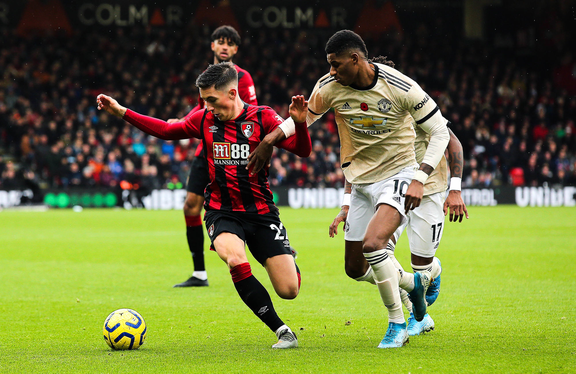 Bournemouth's Harry Wilson (left) and Manchester United's Marcus Rashford (right) battle for the ball during the Premiership match at The Vitality Stadium, Bournemouth. 

Photo by Icon Sport - Goldsands Stadium - Bournemouth (Angleterre)