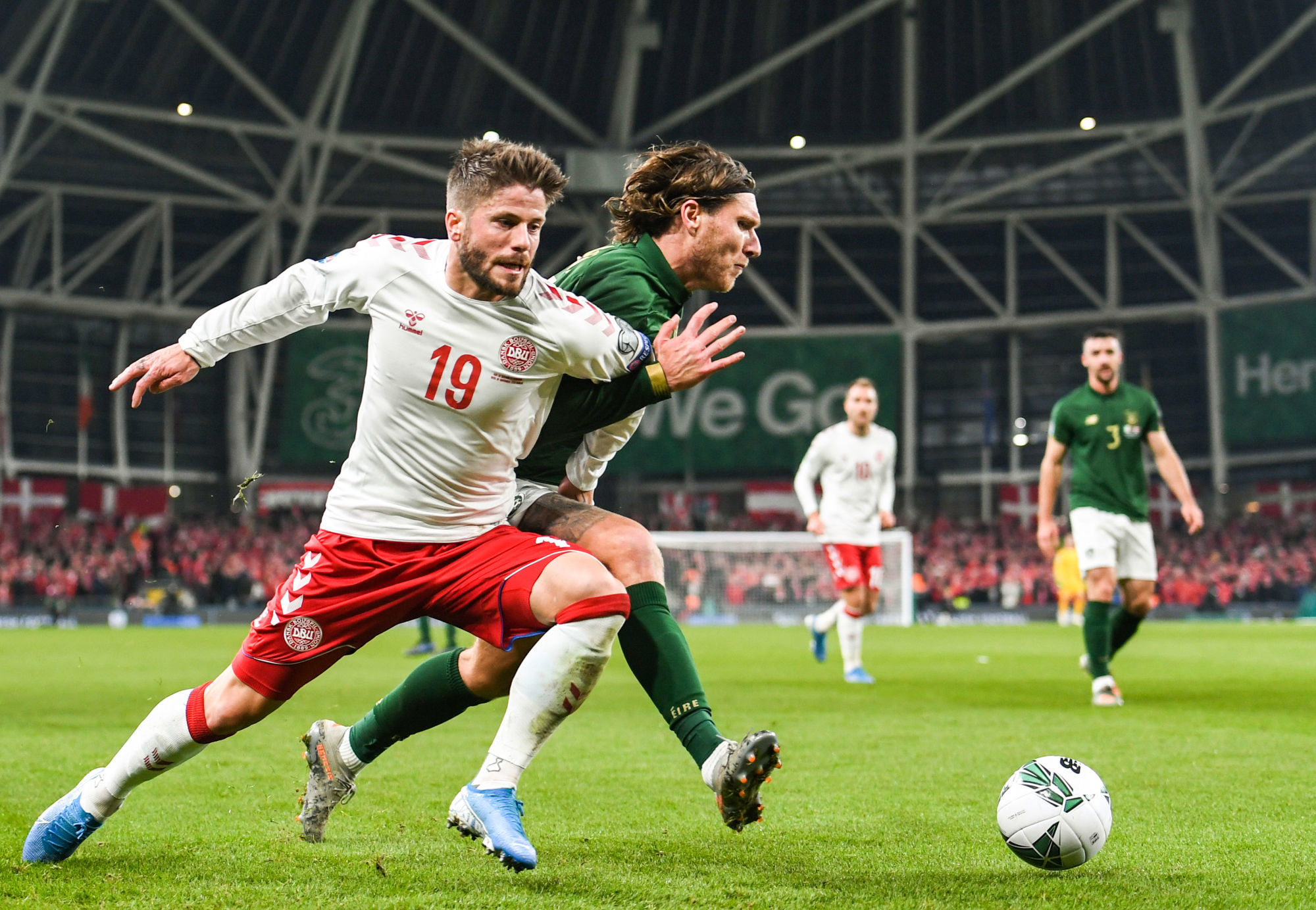 18 November 2019; Christian Eriksen of Denmark in action against Jeff Hendrick of Republic of Ireland during the UEFA EURO2020 Qualifier match between Republic of Ireland and Denmark at the Aviva Stadium in Dublin. Photo by Harry Murphy/Sportsfile 

Photo by Icon Sport - Aviva Stadium - Dublin (Irlande)