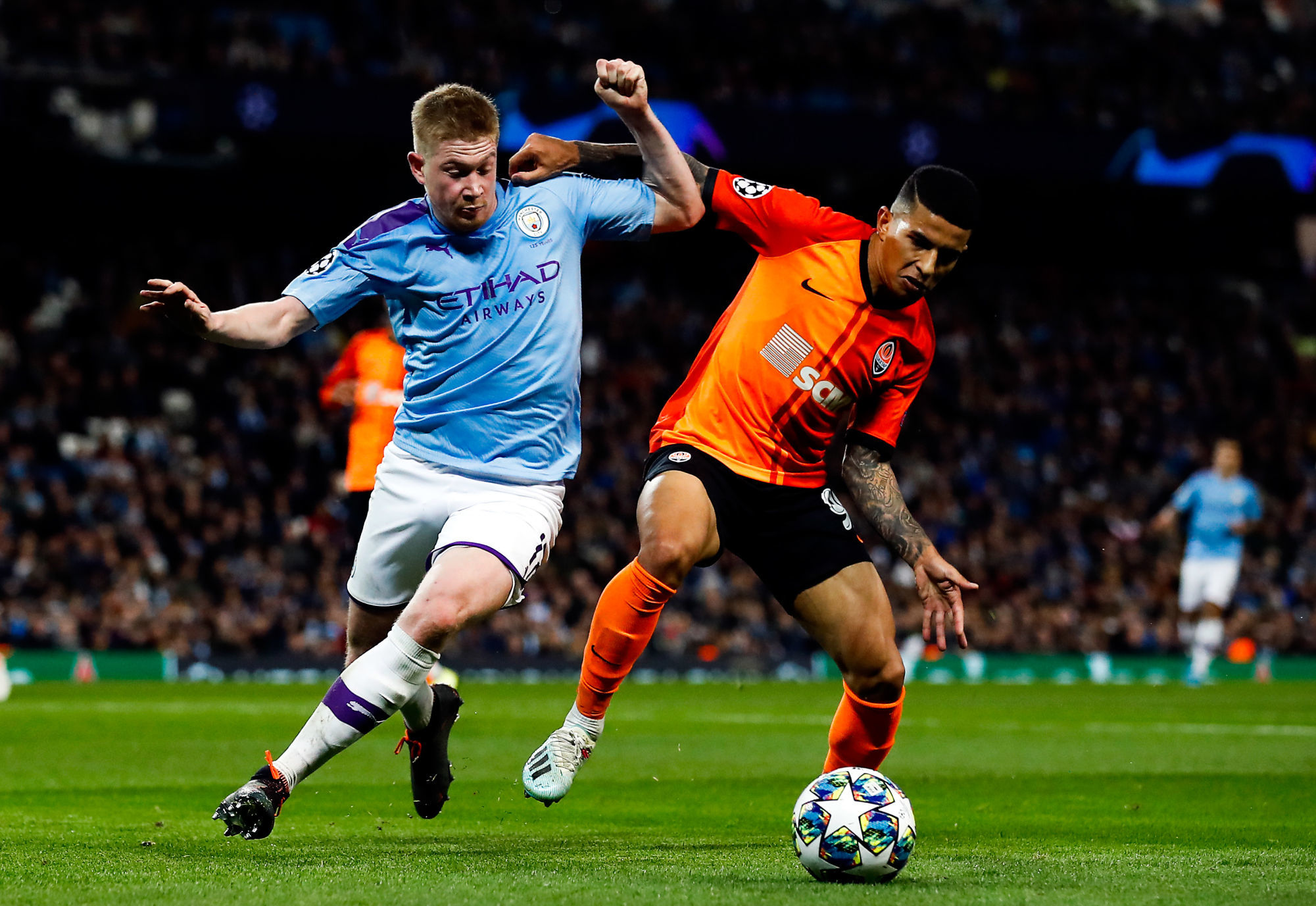 Manchester City's Kevin De Bruyne (left) and Shakhtar Donetskís dos Santos Dodo battle for the ball during the UEFA Champions League Group C match at the Etihad Stadium, Manchester. 
Photo by Icon Sport - Etihad Stadium - Manchester (Angleterre)
