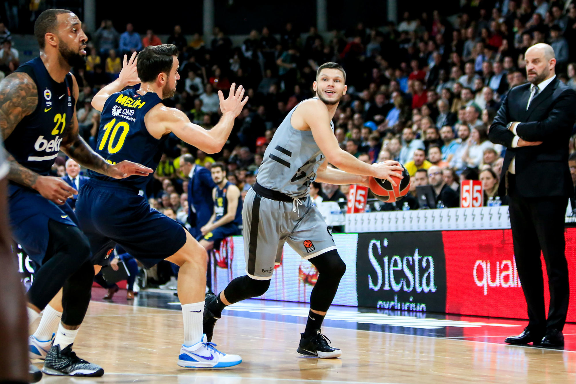Melih MAGMUTOGLU of Fenerbahce and Rihards LOMAZS of Lyon during the Euroleague match between ASVEL and Fenerbahce on November 22, 2019 in Villeurbanne, France. (Photo by Romain Biard/Icon Sport) - Astroballe - Villeurbanne (France)