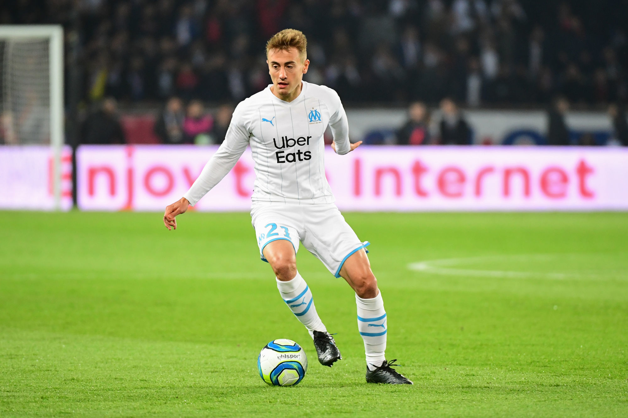 Valentin Rongier avec le maillot de l'olympique de Marseille.