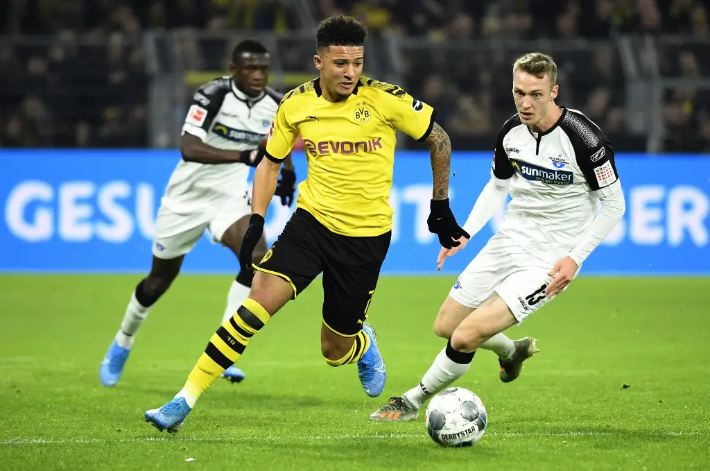 Dortmund's English midfielder Jadon Sancho (C) and Paderborn's German defender Sebastian Schonlau (R) vie for the ball during the German first division Bundesliga football match Borussia Dortmund v SC Paderborn in Dortmund, western Germany, on November 22, 2019. (Photo by INA FASSBENDER / AFP) / RESTRICTIONS: DFL REGULATIONS PROHIBIT ANY USE OF PHOTOGRAPHS AS IMAGE SEQUENCES AND/OR QUASI-VIDEO