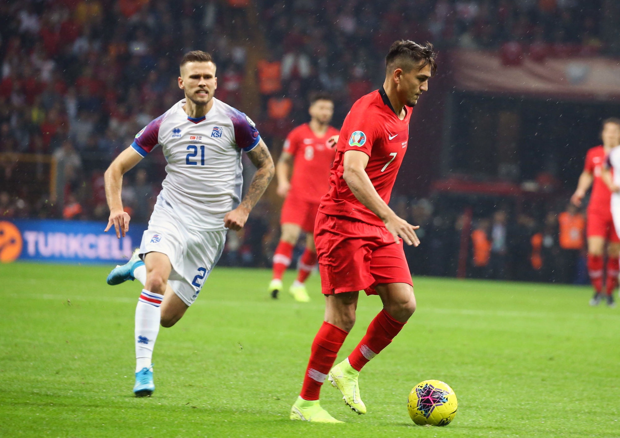 Cengiz Under (R) of Turkey and  Arnor Traustason #21 of Iceland during the European Championship qualification Group H Match between Turkey and Iceland at the Turk Telekom Stadium in Istanbul , Turkey on  November 14 , 2019. 

Photo by Icon Sport - Turk Telekom Arena - Istanbul (Turquie)