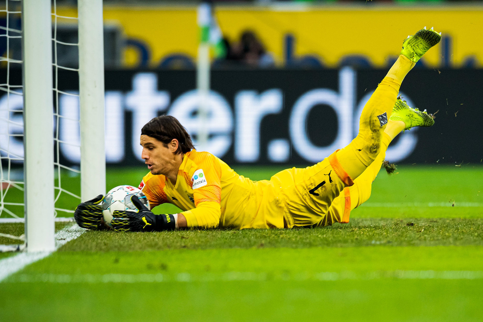 Goalkeeper Yann SOMMER (MG) saves the ball just before the goallinie, action, goalkeeper error, football 1. Bundesliga, 14.matchday, Borussia Monchengladbach (MG) - Bayern M¸nchen (M), on 07.12.2019 in Borussia Monchengladbach / Germany. ¨ | usage worldwide 
Photo by Icon Sport - Yann SOMMER - Borussia-Park - Monchengladbach (Allemagne)
