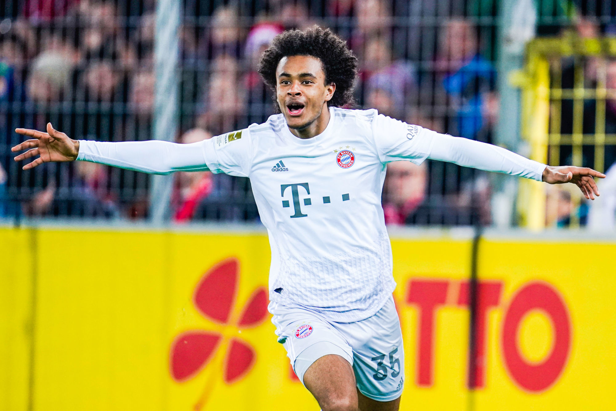 18 December 2019, Baden-Wuerttemberg, Freiburg im Breisgau: Soccer: Bundesliga, SC Freiburg - FC Bayern Munich, 16th matchday in the Black Forest Stadium. Munich's Joshua Zirkzee cheers over the goal to 1:2. Photo: Uwe Anspach/dpa - IMPORTANT NOTE: In accordance with the requirements of the DFL Deutsche Fu?ball Liga or the DFB Deutscher Fu?ball-Bund, it is prohibited to use or have used photographs taken in the stadium and/or the match in the form of sequence images and/or video-like photo sequences. 

Photo by Icon Sport - Joshua ZIRKZEE - Schwarzwald-Stadion  - Fribourg (Allemagne)