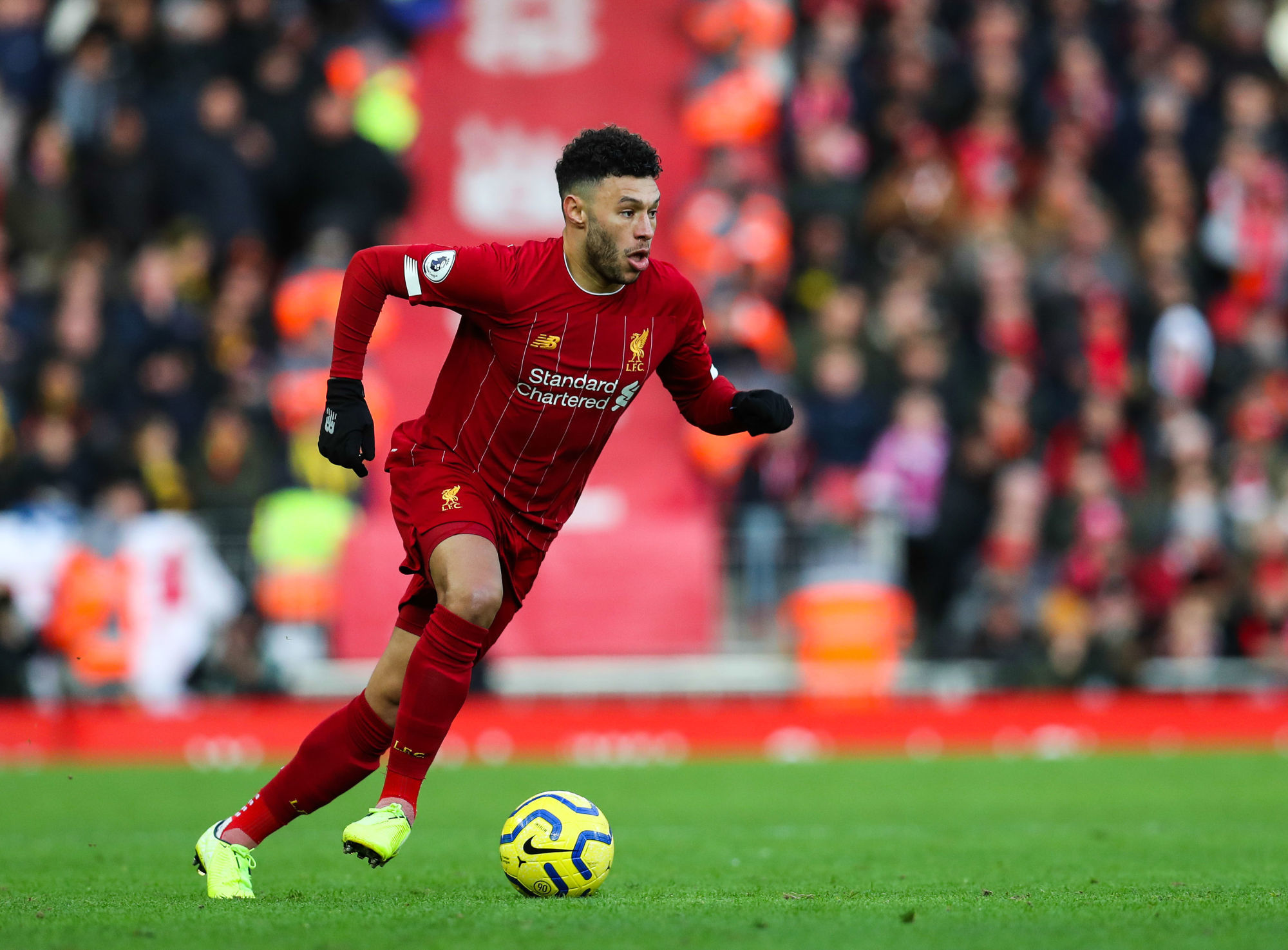 14th December 2019; Anfield, Liverpool, Merseyside, England; English Premier League Football, Liverpool versus Watford; Alex Oxlade-Chamberlain of Liverpool races forward with the ball - Strictly Editorial Use Only. No use with unauthorized audio, video, data, fixture lists, club/league logos or 'live' services. Online in-match use limited to 120 images, no video emulation. No use in betting, games or single club/league/player publications 

Photo by Icon Sport - Alex OXLADE-CHAMBERLAIN - Anfield Road - Liverpool (Angleterre)
