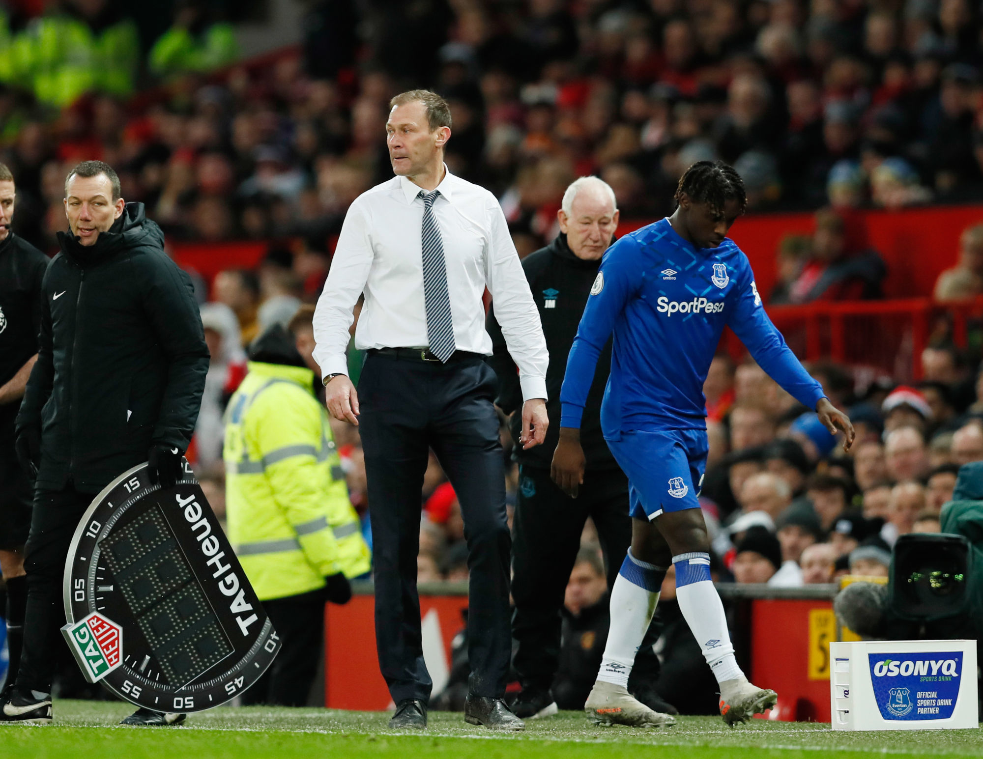 Moise Kean of Everton walks to the changing rooms after being substituted and ignored by Duncan Ferguson caretaker manager of Everton during the Premier League match at Old Trafford, Manchester. Picture date: 15th December 2019. Picture credit should read: James Wilson/Sportimage 

Photo by Icon Sport - Old Trafford - Manchester (Angleterre)
