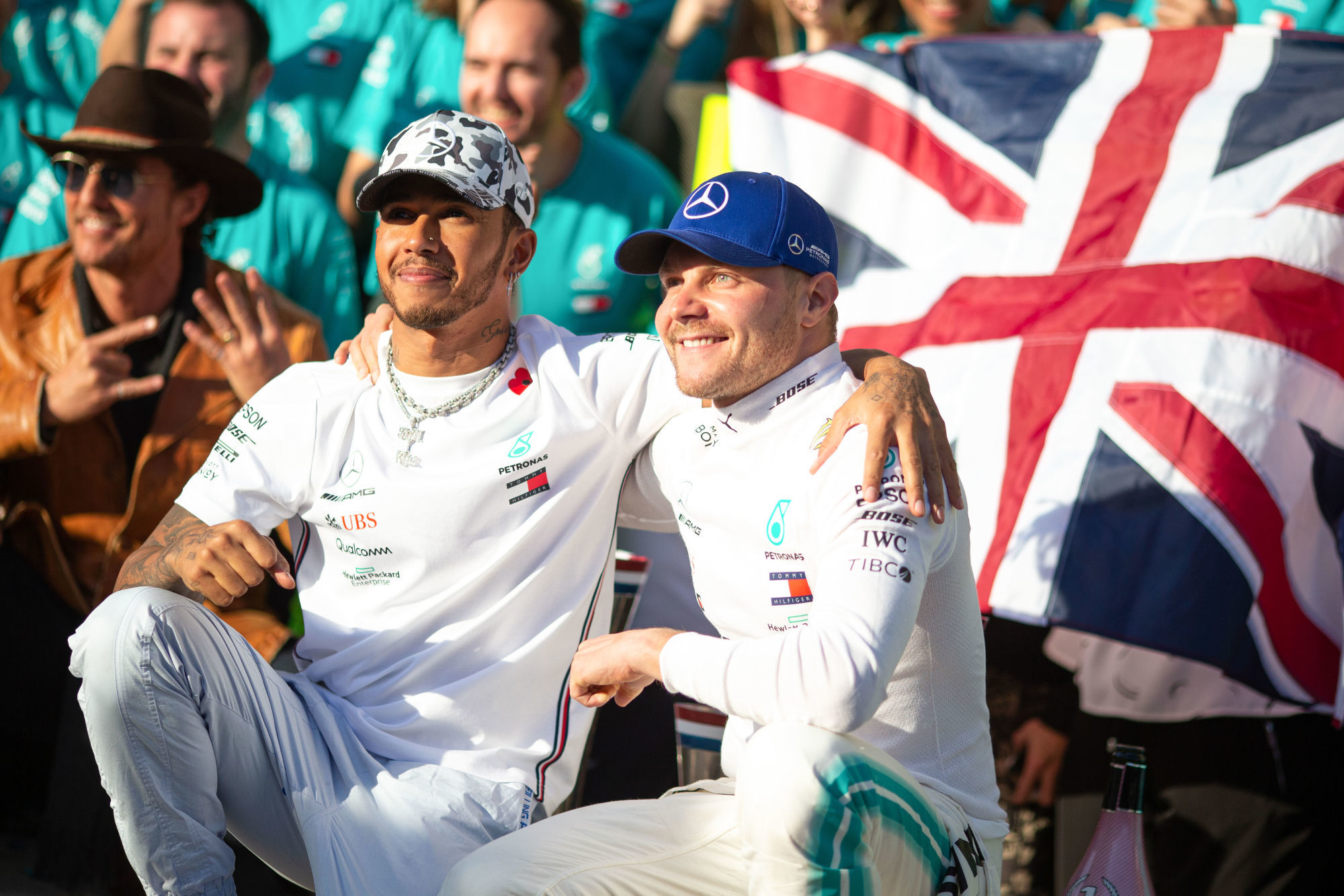 Lewis Hamilton (GBR) Mercedes AMG F1 celebrates his second position and World Championship with race winner Valtteri Bottas (FIN) Mercedes AMG F1 and the team.
03.11.2019. Formula 1 World Championship, Rd 19, United States Grand Prix, Austin, Texas, USA, Race Day.
 - www.xpbimages.com, EMail: requests@xpbimages.com © Copyright: Bearne / XPB Images 

Photo by Icon Sport - Lewis HAMILTON - Valtteri BOTTAS - Circuit of the Americas - Austin (Etats Unis)