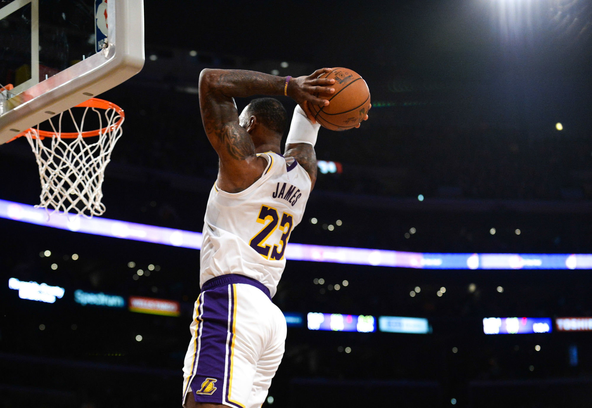 December 1, 2019; Los Angeles, CA, USA; Los Angeles Lakers forward LeBron James (23) dunks for a basket against the Dallas Mavericks during the second half at Staples Center. Mandatory Credit: Gary A. Vasquez-USA TODAY Sports/Sipa USA 

Photo by Icon Sport - LeBron JAMES - Staples Center - Los Angeles (Etats Unis)