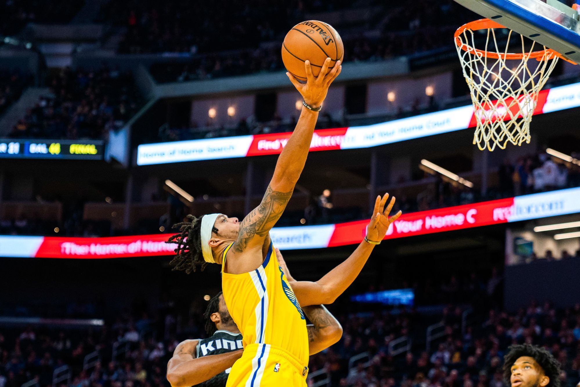 Dec 15, 2019; San Francisco, CA, USA; Golden State Warriors guard Damion Lee (1) drives in for the layup against Sacramento Kings forward Trevor Ariza (0) during the fourth quarter at Chase Center. Mandatory Credit: Neville E. Guard-USA TODAY Sports/Sipa USA 

Photo by Icon Sport - Trevor ARIZA - Damion LEE - Chase Center - San Francisco (Etats Unis)