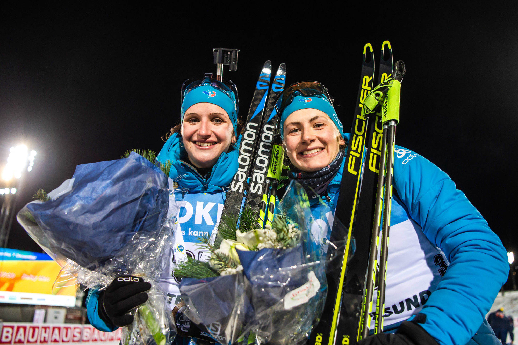 191205 Julia Simon and Justine Braisaz of France celebrate after competing in the Women’s 15 km Individual during the IBU World Cup Biathlon on December 5, 2019 in Östersund.
Photo: Johanna Lundberg / BILDBYRÅN / 136086 

Photo by Icon Sport - Ostersund (Suede)