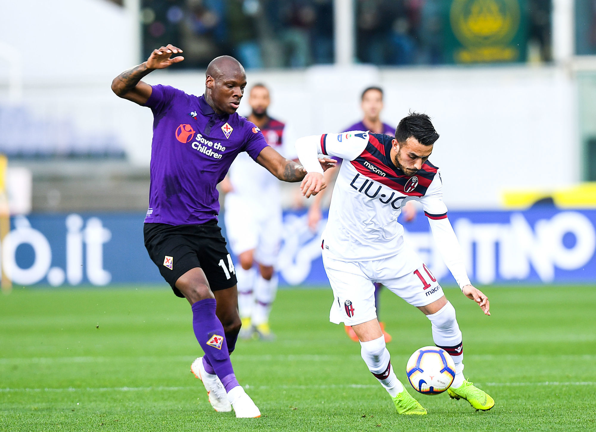 Nicola Sansone and Bryan Dabo during the Serie A match between Fiorentina and Bologna on April 14th, 2019.
Photo : LaPresse / Icon Sport
