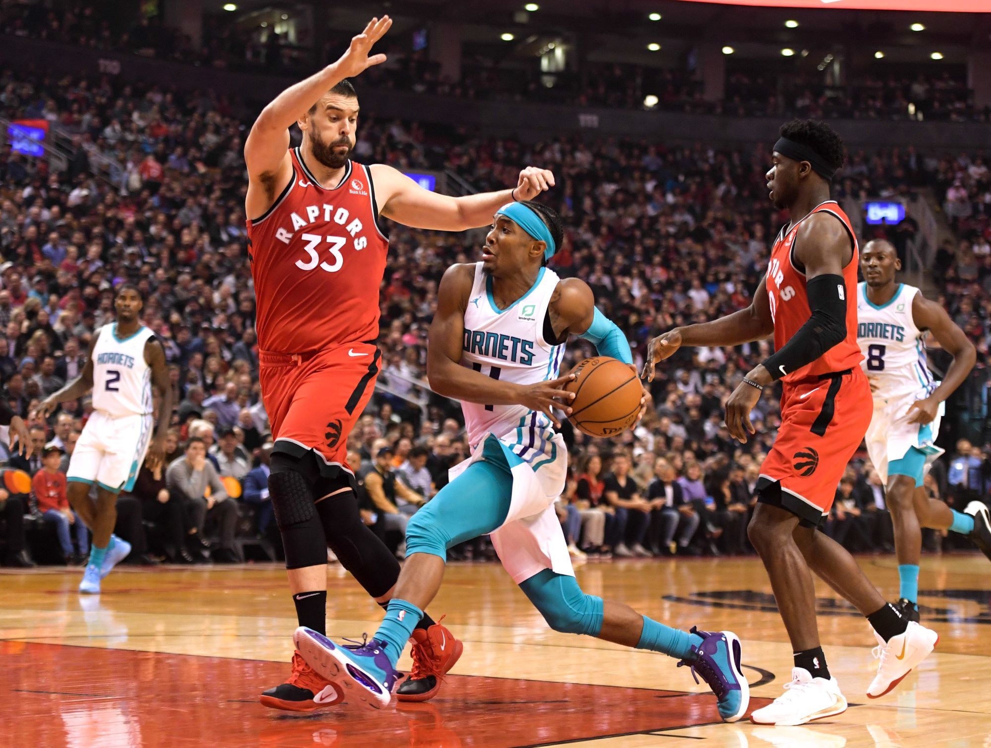 Nov 18, 2019; Toronto, Ontario, CAN;   Charlotte Hornets guard Devonte Graham (4) drives to the basket against Toronto Raptors center Marc Gasol (33) in the first half at Scotiabank Arena. Mandatory Credit: Dan Hamilton-USA TODAY Sports/Sipa USA 

Photo by Icon Sport - Marc GASOL - Devonte GRAHAM - Scotiabank Arena - Toronto (Canada)