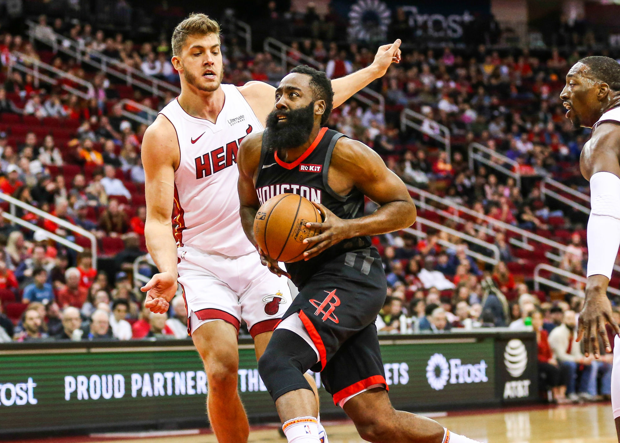 Nov 27, 2019; Houston, TX, USA; Houston Rockets guard James Harden (13) drives with the ball as Miami Heat forward Meyers Leonard (0) defends during the first quarter at Toyota Center. Mandatory Credit: Troy Taormina-USA TODAY Sports/Sipa USA 

Photo by Icon Sport - James HARDEN - Meyers LEONARD - Toyota Center - Houston (Etats Unis)