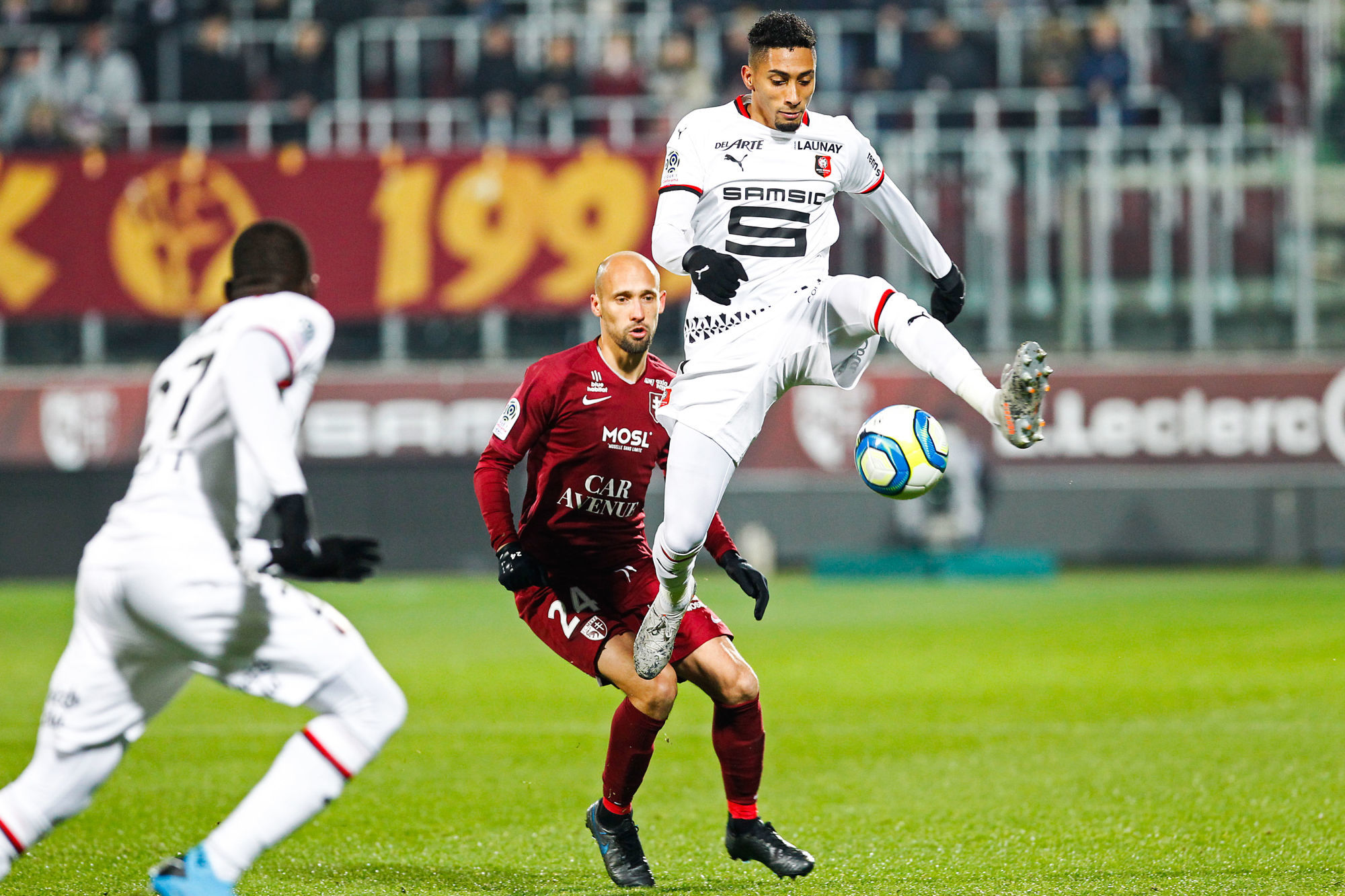Renaud Cohade of Metz and Raphinha of Rennes during the Ligue 1 match between FC Metz and Rennes at Stade Saint-Symphorien on December 4, 2019 in Metz, France. (Photo by Fred Marvaux/Icon Sport) - Renaud COHADE - RAPHINHA - Stade Saint-Symphorien - Metz (France)