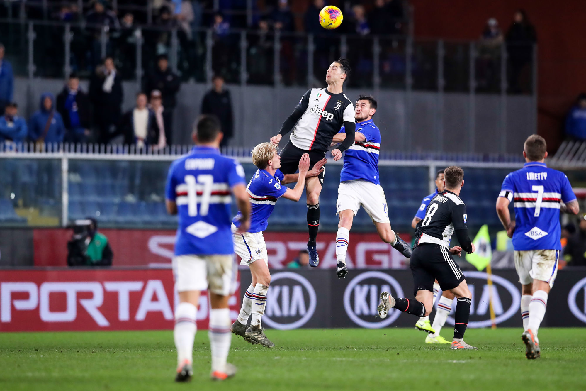Cristiano Ronaldo of Juventus leaps above Morten Thorsby and Nicola Murru of Sampdoria to win this header during the Serie A match at Luigi Ferraris, Genoa. Picture date: 18th December 2019. Picture credit should read: Jonathan Moscrop/Sportimage 

Photo by Icon Sport - Cristiano RONALDO - Nicola MURRU - Morten THORSBY - Stadio Comunale Luigi Ferraris - Genes (Italie)