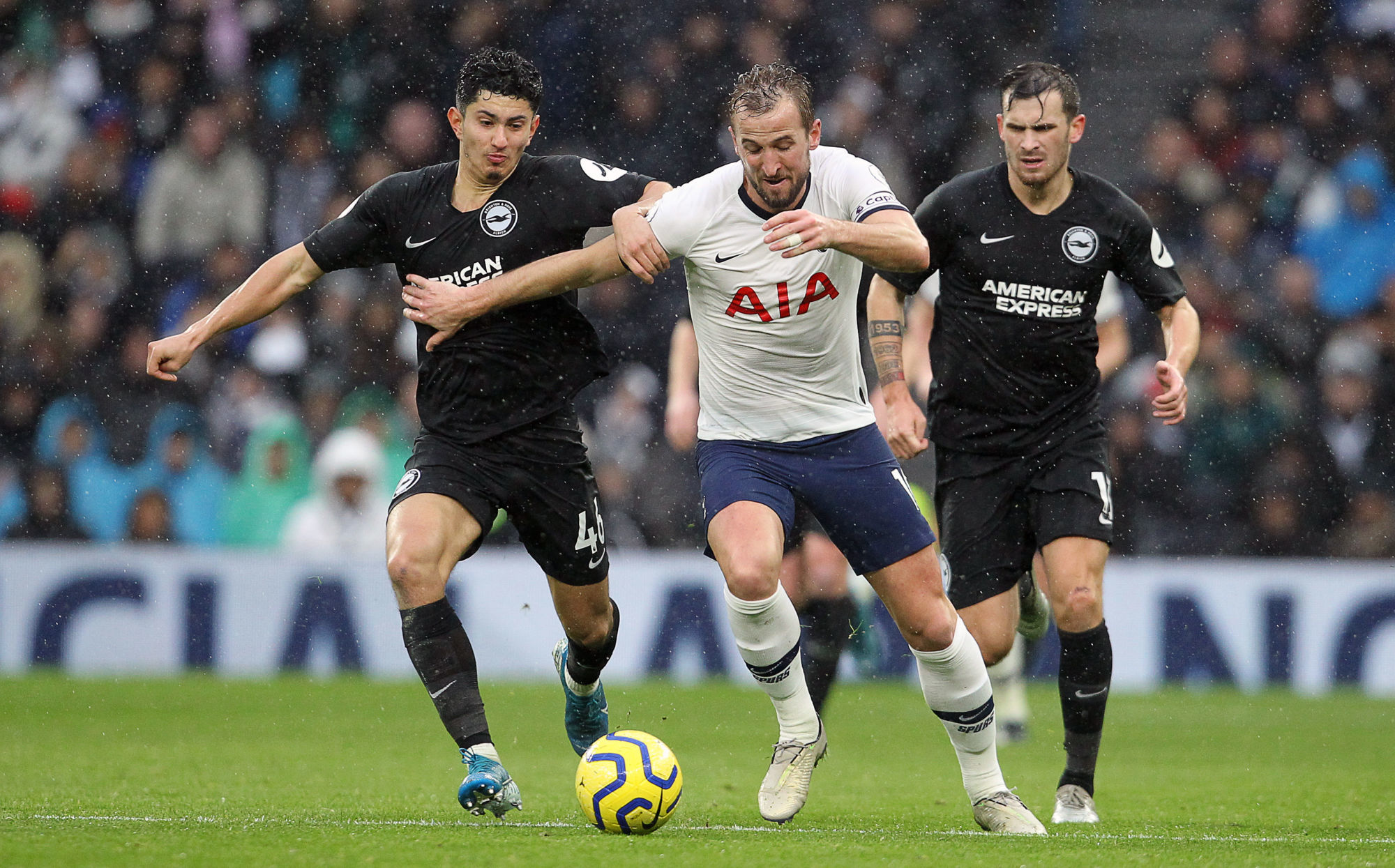 Tottenham’s Harry Kane is challenged by Brighton’s Steven Alzate during the Premier League match at the Tottenham Hotspur Stadium, London. Picture date: 26th December 2019. 
Photo : Spi / Icon Sport