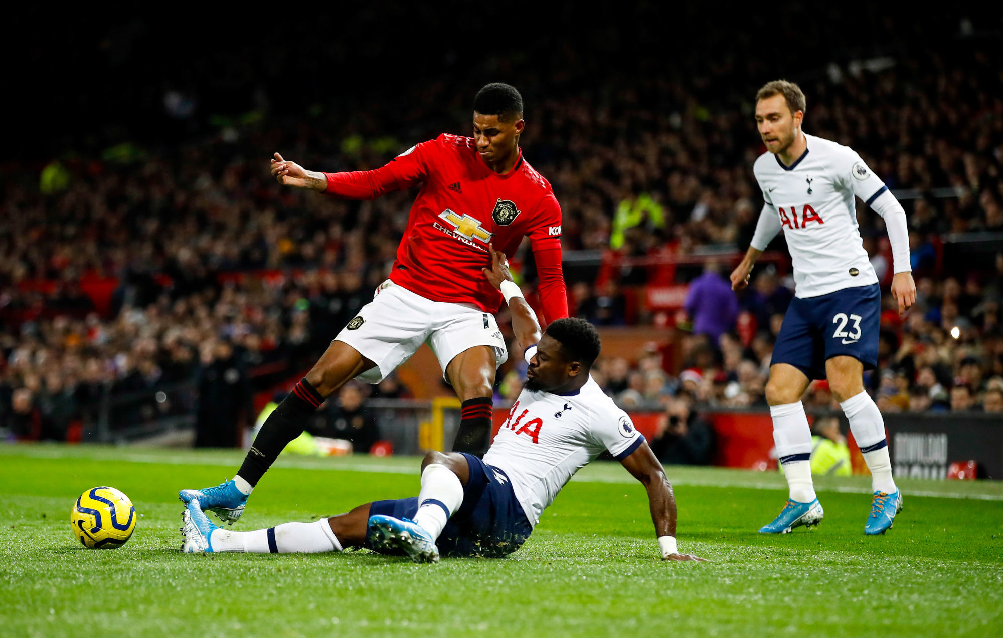 Manchester United's Marcus Rashford (left) and Tottenham Hotspur's Serge Aurier battle for the ball during the Premier League match at Old Trafford, Manchester. 

Photo by Icon Sport - Old Trafford - Manchester (Angleterre)