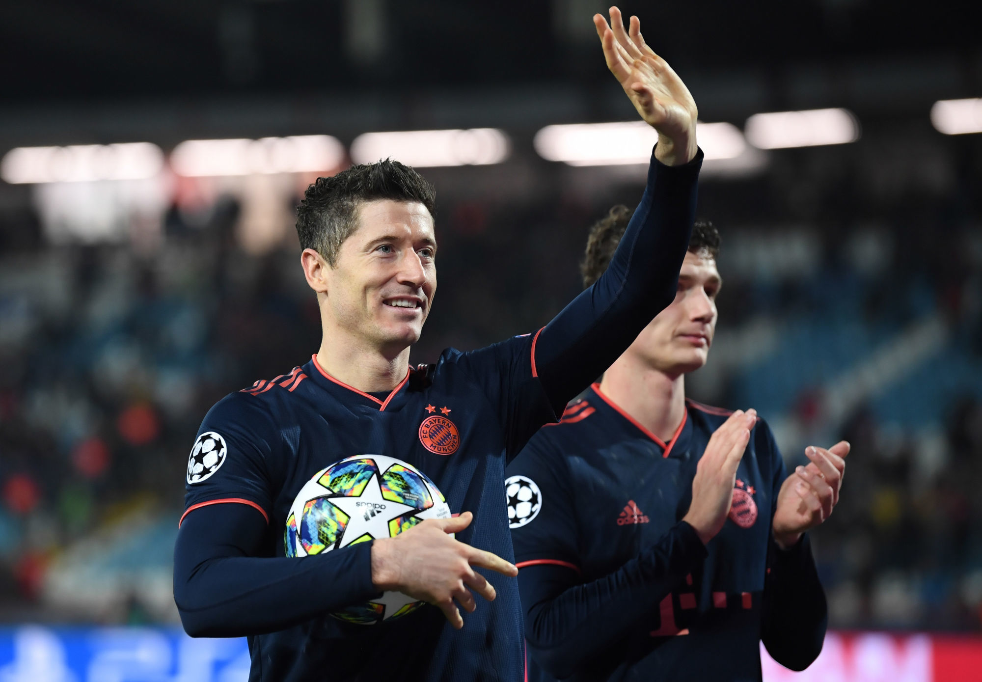 26 November 2019, Serbia, Belgrad: Soccer: Champions League, Group stage, Group B, Matchday 5, Red Star Belgrade - Bayern Munich at Rajko Mitic Stadium. Munich's Robert Lewandowski (l) and Benjamin Pavard thank the fans after the match. Photo: Sven Hoppe/dpa 

Photo by Icon Sport - Robert LEWANDOWSKI - Rajko Mitic Stadion - Belgrade (Serbie)