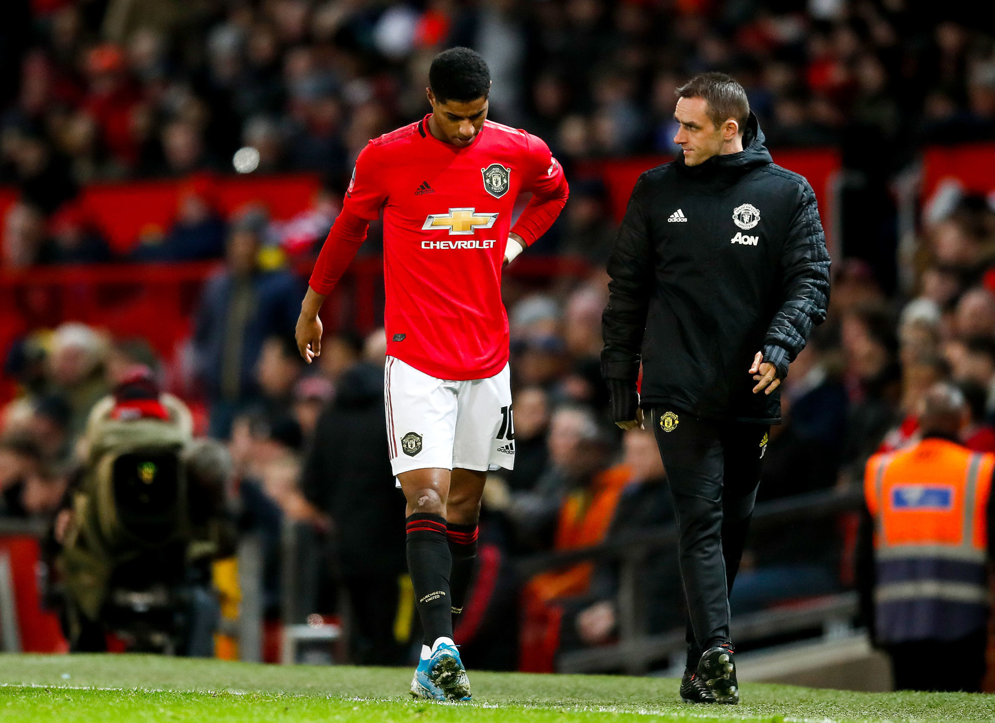Manchester United's Marcus Rashford leaves the pitch after picking up a back injury during the FA Cup third round replay match at Old Trafford, Manchester. 


Photo by Icon Sport - Marcus RASHFORD - Old Trafford - Manchester (Angleterre)