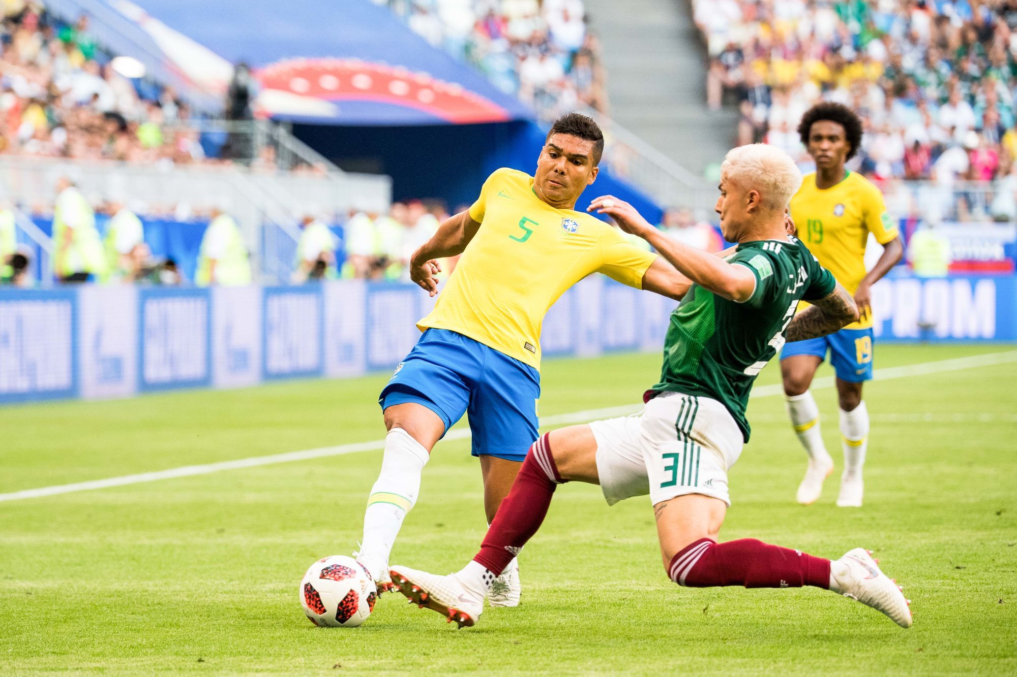 Casemiro of Brazil and Carlos Salcedo of Mexico during the FIFA World Cup round of 16 match between Brazil and Mexico on July 2, 2018 in Samara.
Photo : Bildbyran / Icon Sport