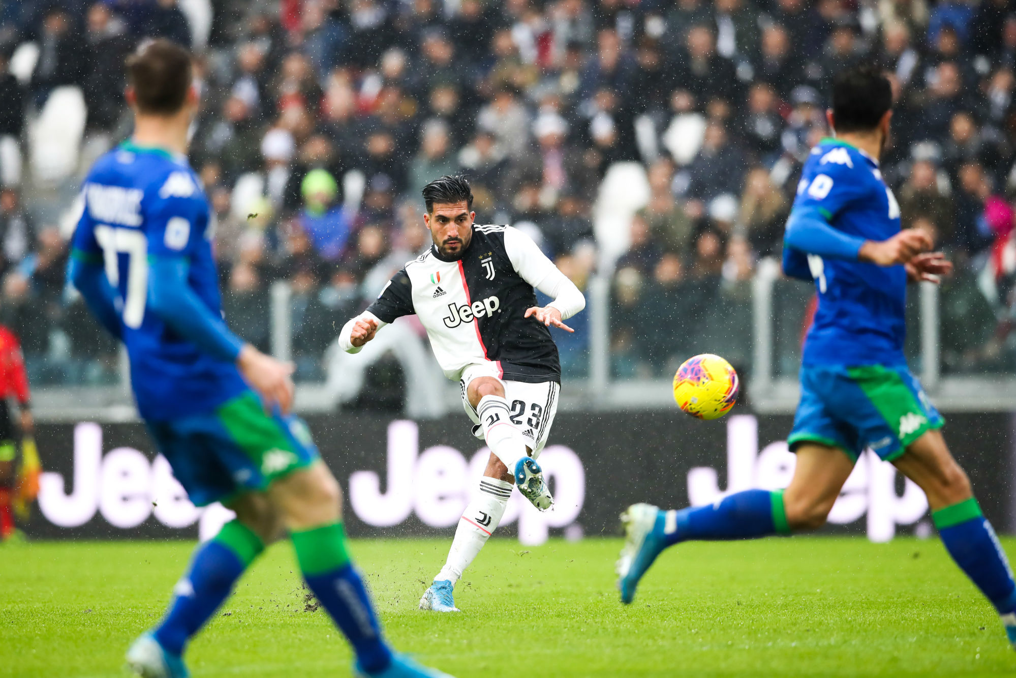 Emre Can of Juventus shoots on goal during the Serie A match at Allianz Stadium, Turin. Picture date: 1st December 2019. Picture credit should read: Jonathan Moscrop/Sportimage 

Photo by Icon Sport - Emre CAN - Allianz Stadium - Turin (Italie)
