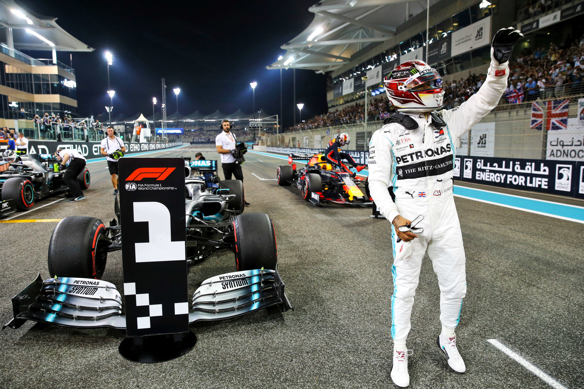 Lewis Hamilton (GBR) Mercedes AMG F1 celebrates his pole position in qualifying parc ferme.
30.11.2019. Formula 1 World Championship, Rd 21, Abu Dhabi Grand Prix, Yas Marina Circuit, Abu Dhabi, Qualifying Day.
- www.xpbimages.com, EMail: requests@xpbimages.com © Copyright: Batchelor / XPB Images 

Photo by Icon Sport - Lewis HAMILTON