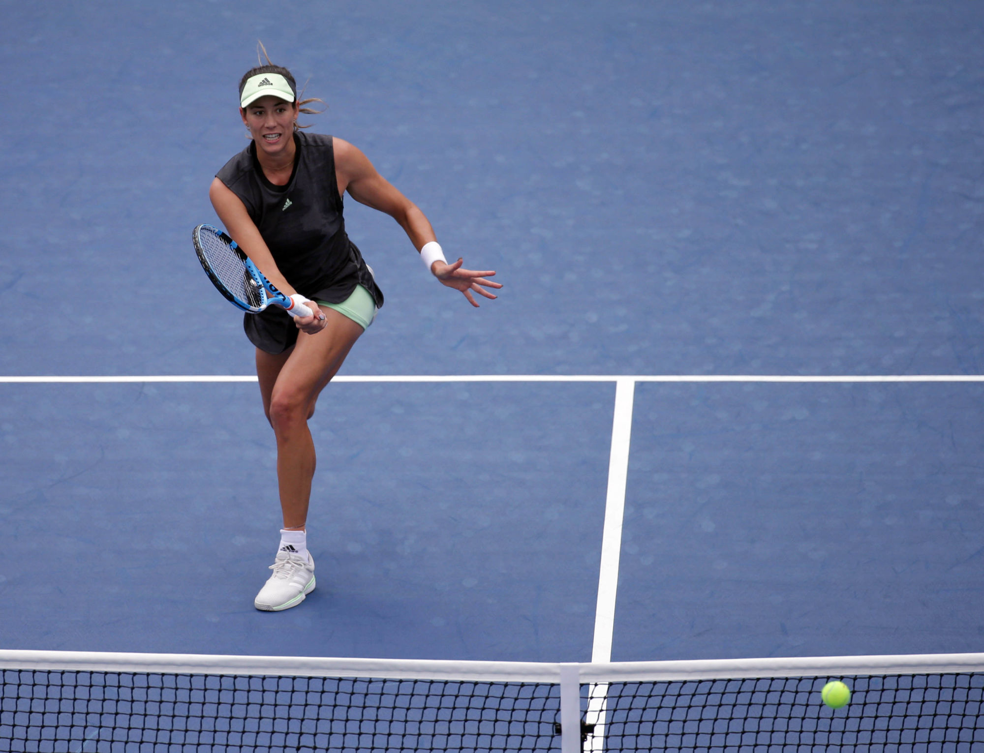 Aug 27, 2019; Flushing, NY, USA; Garbine Muguruza of Spain returns a shot against Alison Riske of the United States in a first round match on day two of the 2019 U.S. Open tennis tournament at USTA Billie Jean King National Tennis Center.
Photo : SUSA / Icon Sport