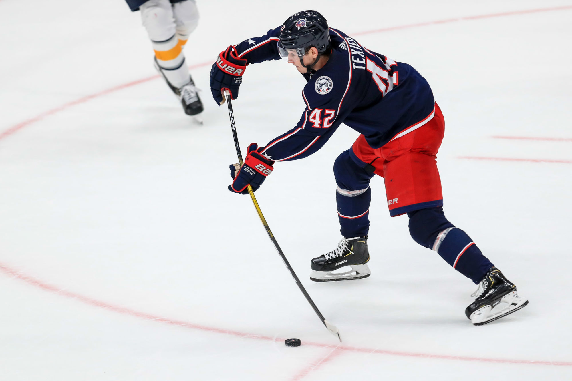 Oct 7, 2019; Columbus, OH, USA; Columbus Blue Jackets center Alexandre Texier (42) shoots and scores the game winning goal against the Buffalo Sabres in the overtime period at Nationwide Arena. Mandatory Credit: Aaron Doster-USA TODAY Sports ..Photo by Icon Sport - Alexandre TEXIER - Nationwide Arena - Columbus (Etats Unis)